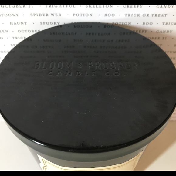 Halloween Vampires Elixir Apothecary Candle 2 Wick - Picture 3 of 7